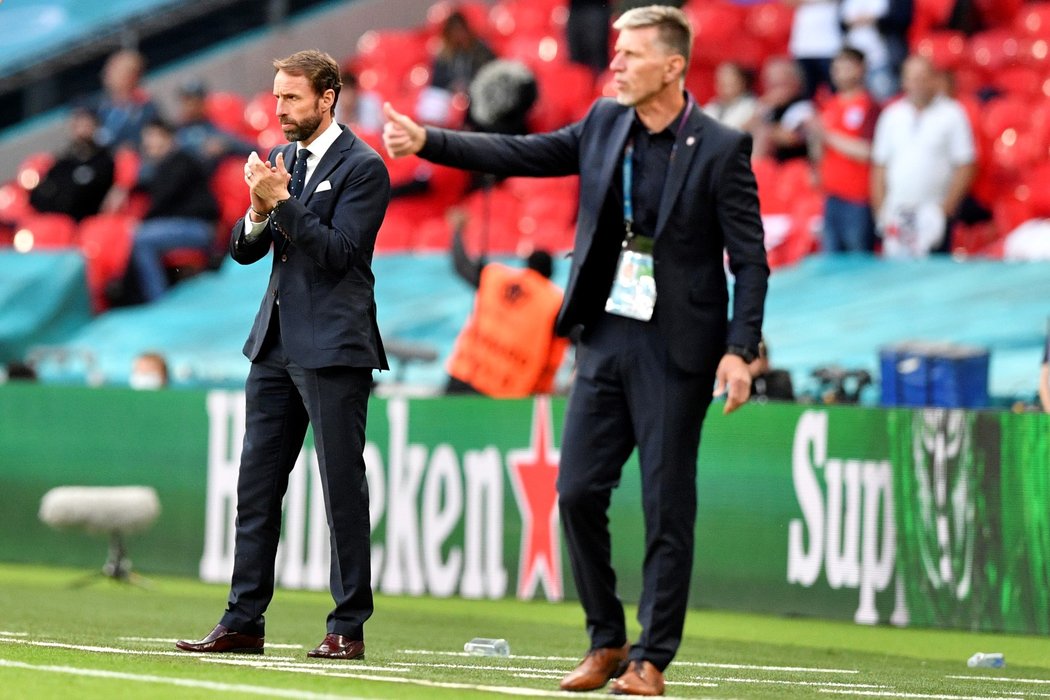 Gareth Southgate a Jaroslav Šilhavý během duelu Česka s Anglií