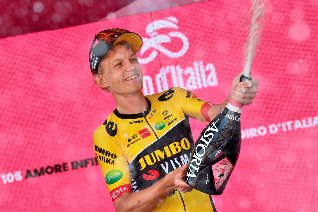 Koen Bouwman slaví vítězství v 19. etapě Giro di Italia