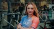 Češka cyklistka Tereza Neumanová jezdí za ženskou odnož týmu, za nějž bojuje i hvězdný Tadej Pogačar