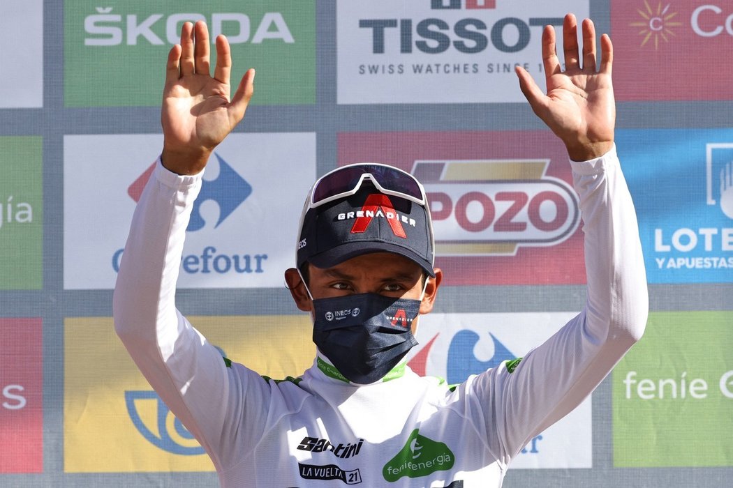 Kolumbijec Egan Bernal v bílém dresu pro nejlepšího mladého závodníka