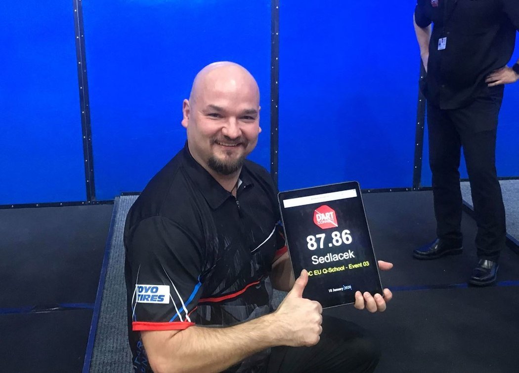 Šipkař Karel Sedláček jako první Čech získal PDC Tour Card