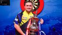 Luke Littler obhájil titul na šipkařském World Matchplay
