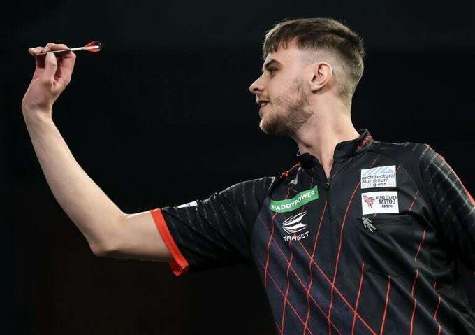 Skandál na MS! Šipkař neprošel dopingovou kontrolou, je terčem vtipů fanoušků Skandál na MS! Šipkař neprošel dopingovou kontrolou, je terčem vtipů fanoušků