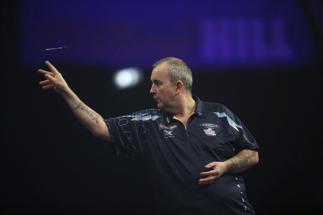 Phil Taylor už má na kontě šestnáct titulů mistra světa v šipkách.