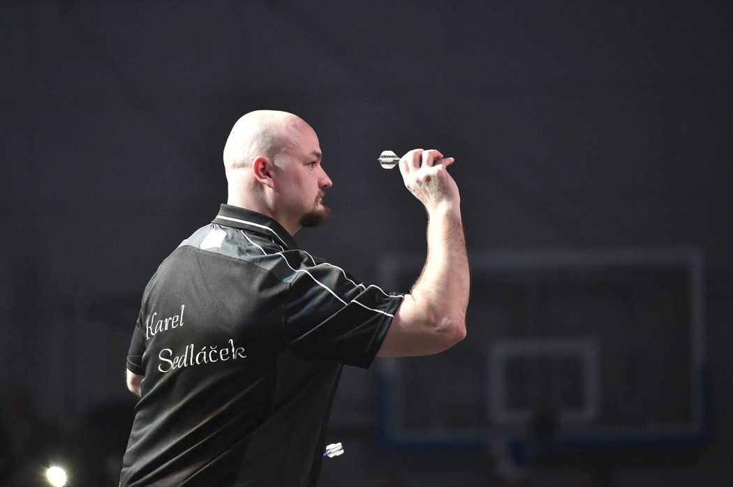 Karel Sedláček se na úvod REBEL Prague Darts Open střetne s showmanem Waynem Mardlem