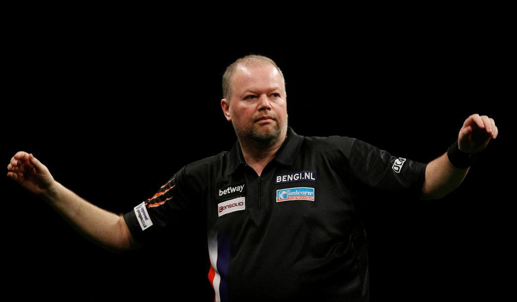 Šipkař Raymond van Barneveld se rozhodl ukončit kariéru. Vyhrál během ní pětkrát MS organizace PDC