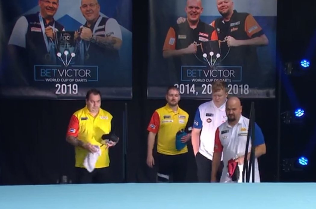 Čeští šipkaři Karel Sedláček a Adam Gawlas podlehli v prvním kole World Cup of Darts páté nasazené Belgii těsně 4:5 a na turnaji končí