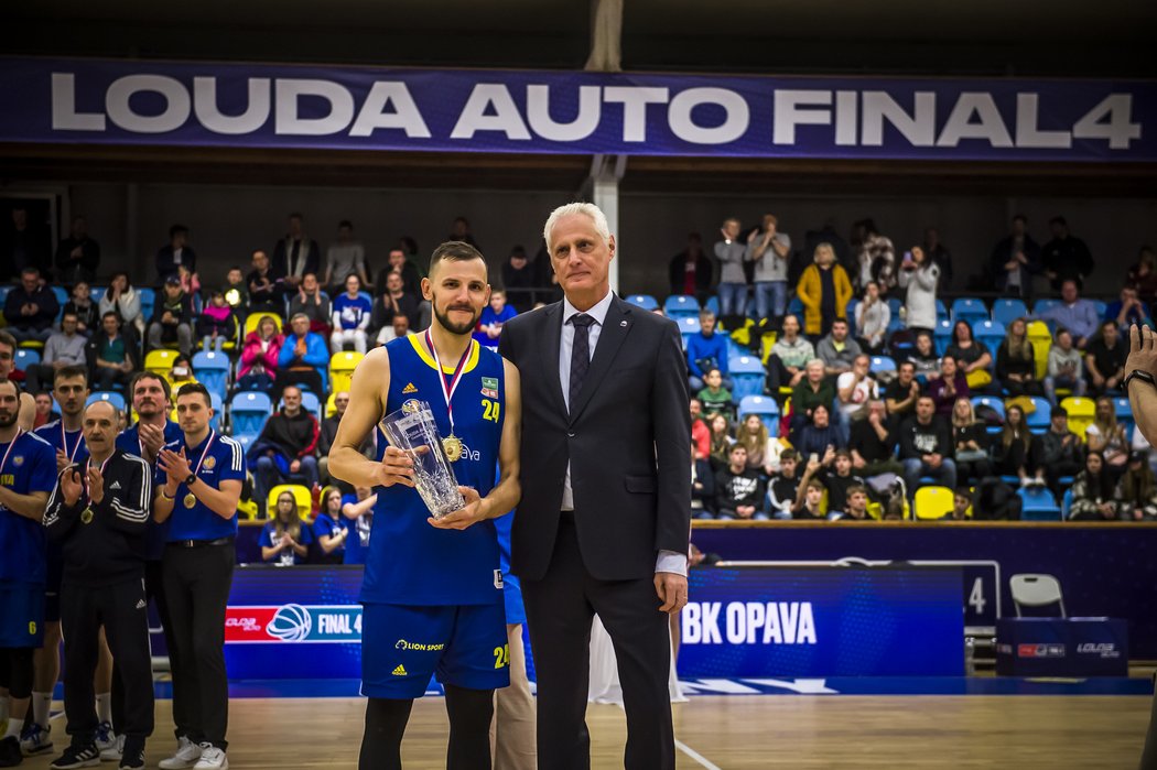 Jakub Šiřina s pohárovou trofejí