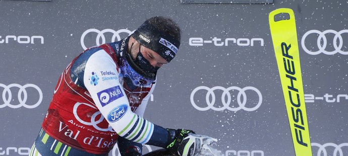 Martin Čater s vysokým startovním číslem 41 senzačně vyhrál první sjezd nové sezony