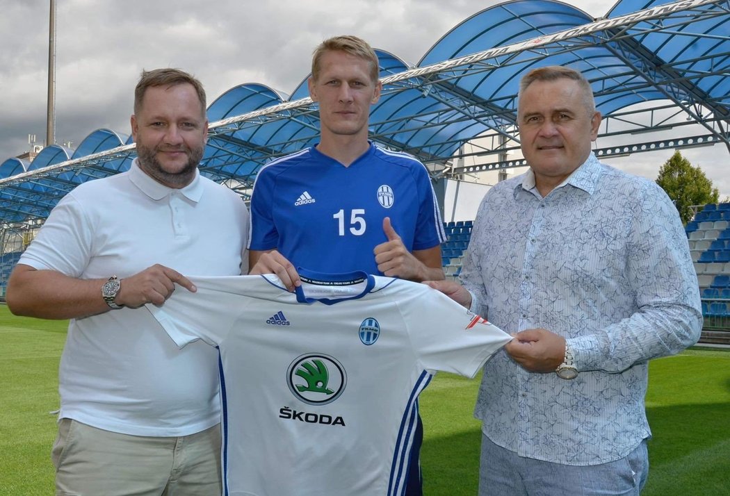 Michal Škoda (uprostřed) posílil Boleslav