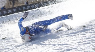 Tande je v umělém spánku. Při děsivém pádu si protrhl plíci a zlomil klíční kost