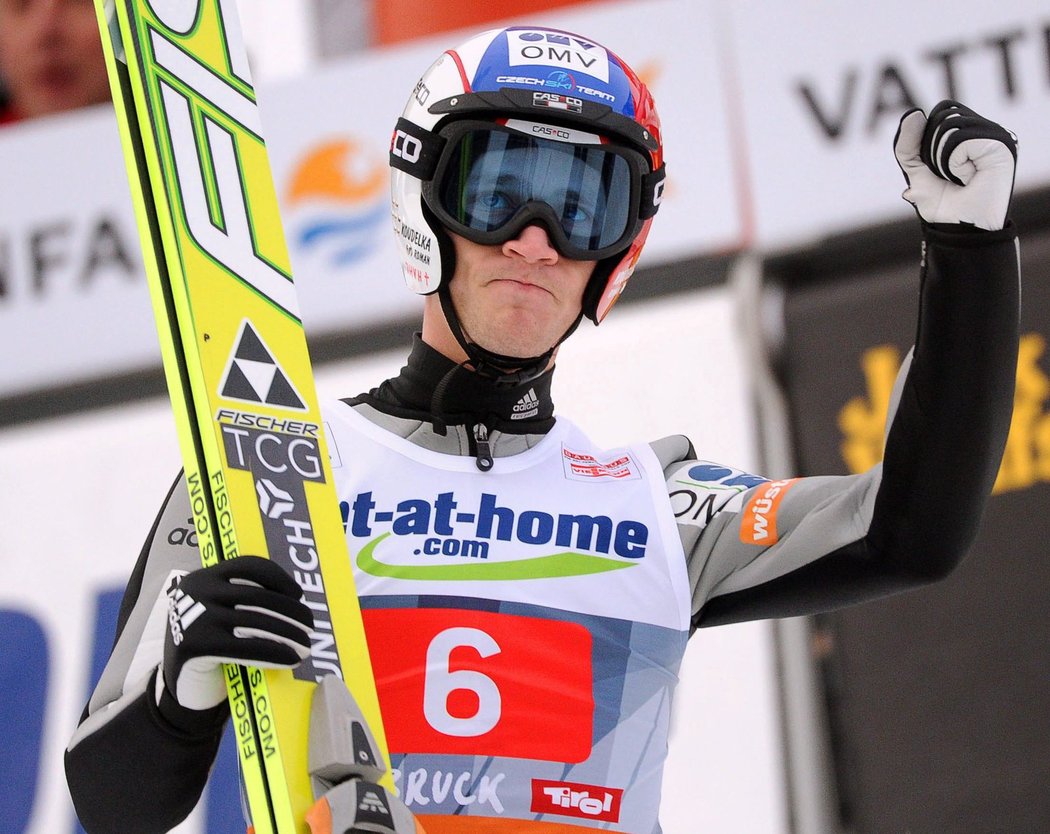 Trenér David Jiroutek chválí v současnosti nejlepšího českého skokana na lyžích.