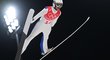 Český skokan na lyžích Roman Koudelka během olympijského závodu na středním můstku v Číně