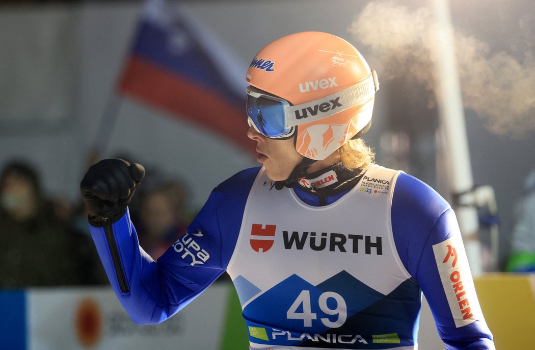Hvězdný skokan na lyžích Dawid Kubacki předčasně odstoupil ze Světového poháru. Důvodem je špatný zdravotní stav partnerky