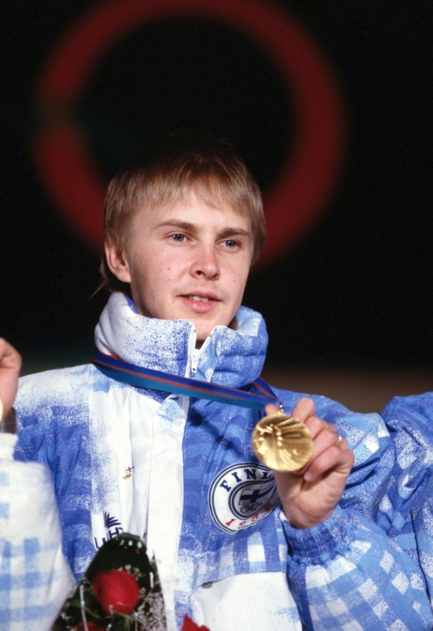 Matti Nykänen se svou zlatou medailí z Cagary 1988...