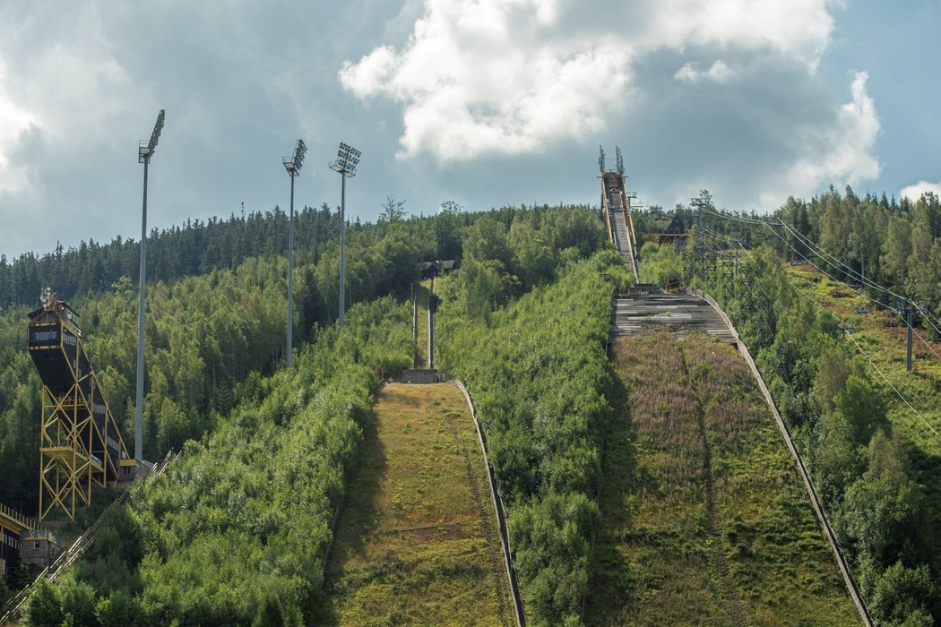 Skokanské můstky v Harrachově jsou v havarijním stavu, pomoci by měla sbírka.