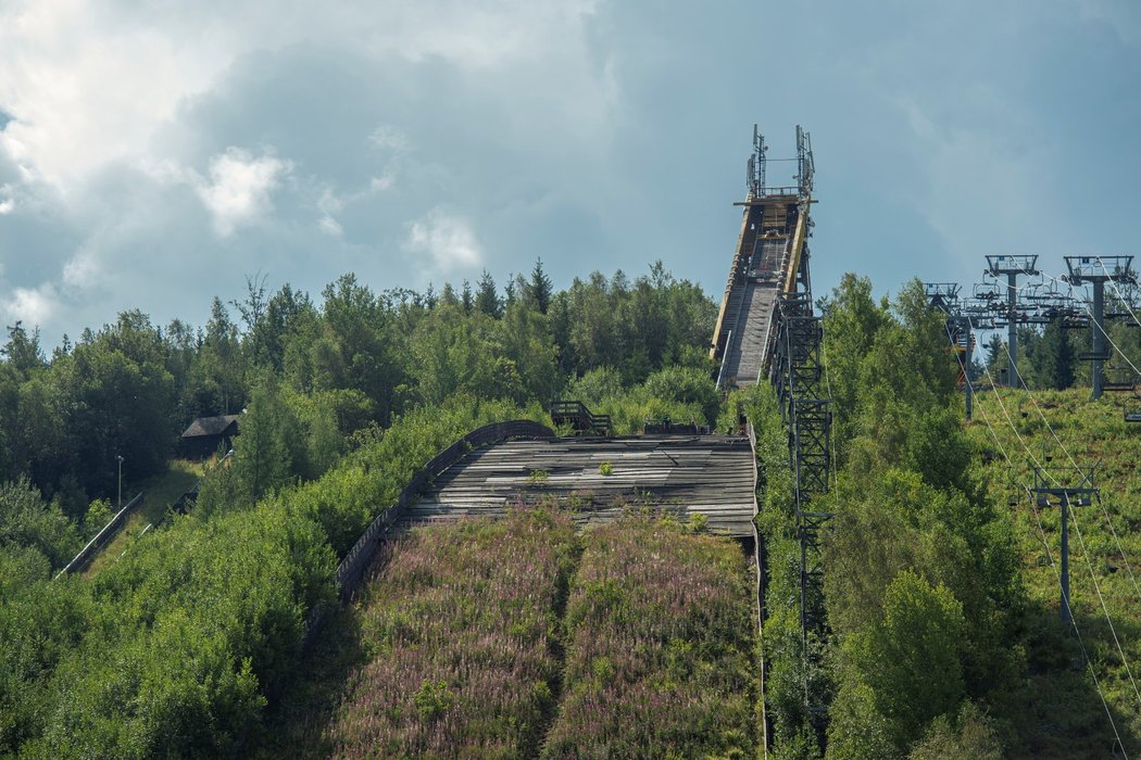 Skokanské můstky v Harrachově jsou v havarijním stavu, pomoci by měla sbírka.