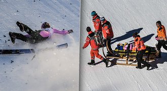 Tvrdý pád české skokanky na lyžích. Z doskočiště ji odvezli na nosítkách