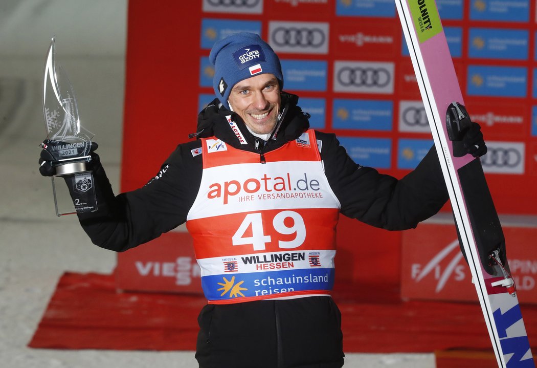 Piotr Žyla vyhrál závod skokanů na středním můstku