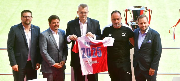Slavia na předsezonní tiskové konferenci podepsala novou smlouvu s koučem Trpišovským až do roku 2025