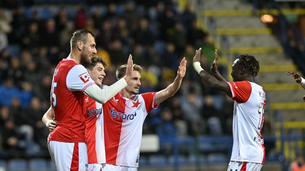 Slávisté slaví gól Michala Sadílka