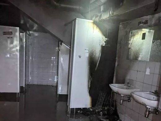 Zničené záchody Zničené záchody