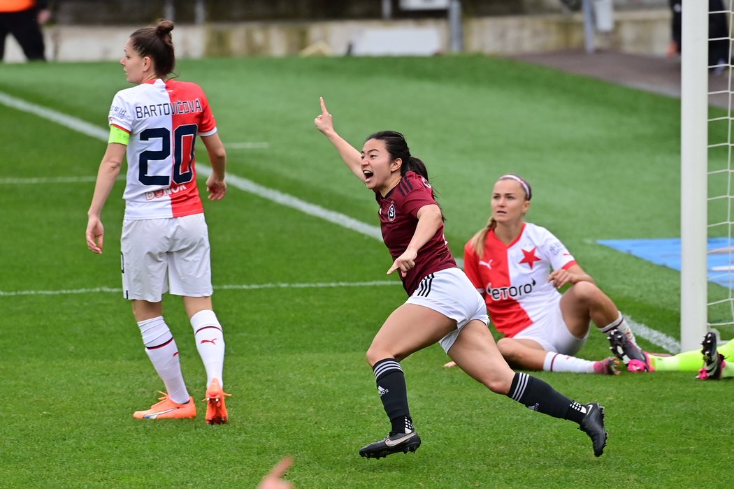 Lauren Changová dala první gól derby po sérii slávistických chyb
