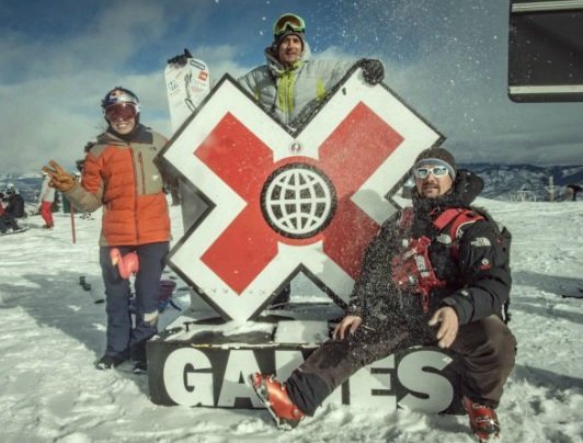 Česká olympijská vítězka ve snowboardu Eva Samková a její tým, kde figuruje i její přítel Jakub