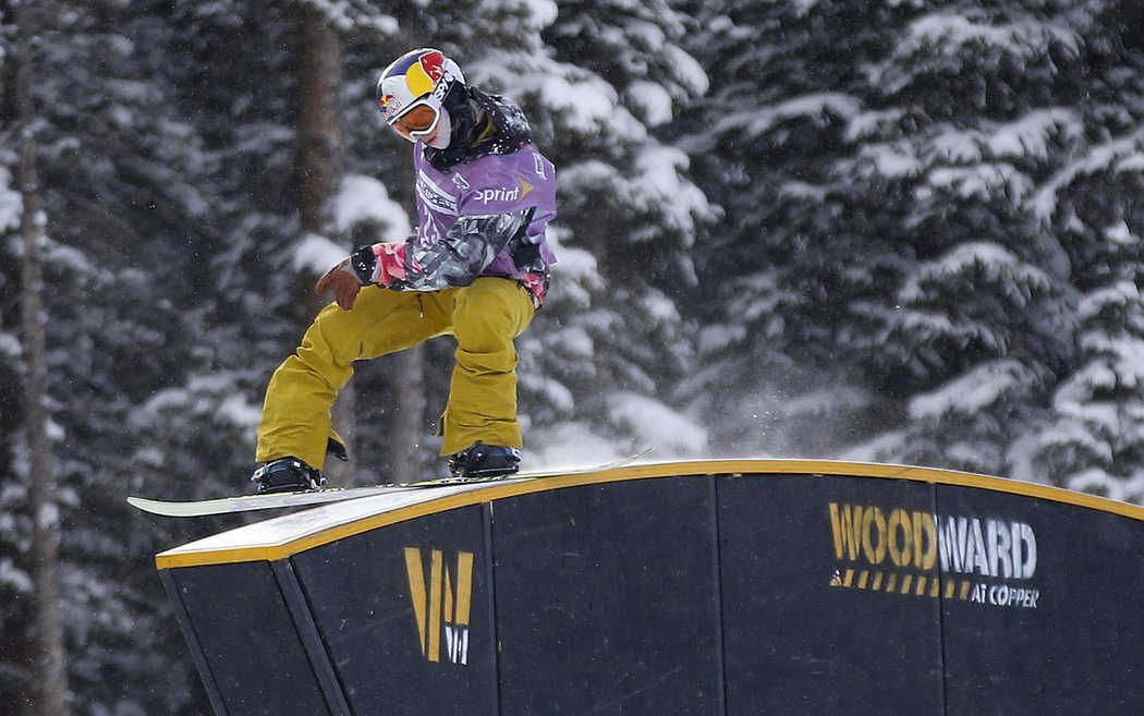 Slopestyle, to je disciplína plná triků při skocích, sjíždění zábradlí a různých překážek. Šárka Pančochová si připsala první triumf ve Světovém poháru