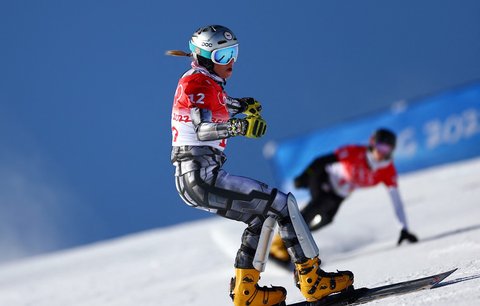 Ester Ledecká během kvalifikace paralelního obřího slalomu na snowboardu