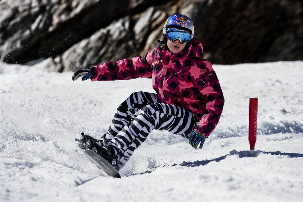 Eva Samková na snowboardu
