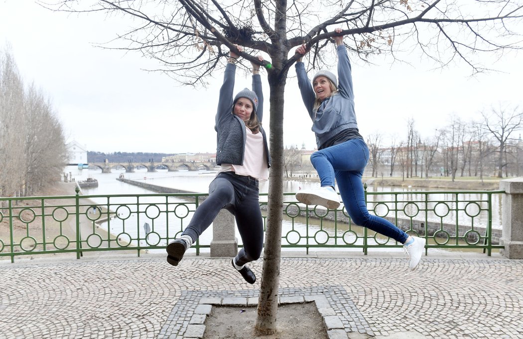 2019. Eva Samková je jednou z tváří značky Kari Traa, kterou vede stejnojmenná bývalá akrobatická lyžařka. Česká olympionička umí každé focení udělat zajímavé...