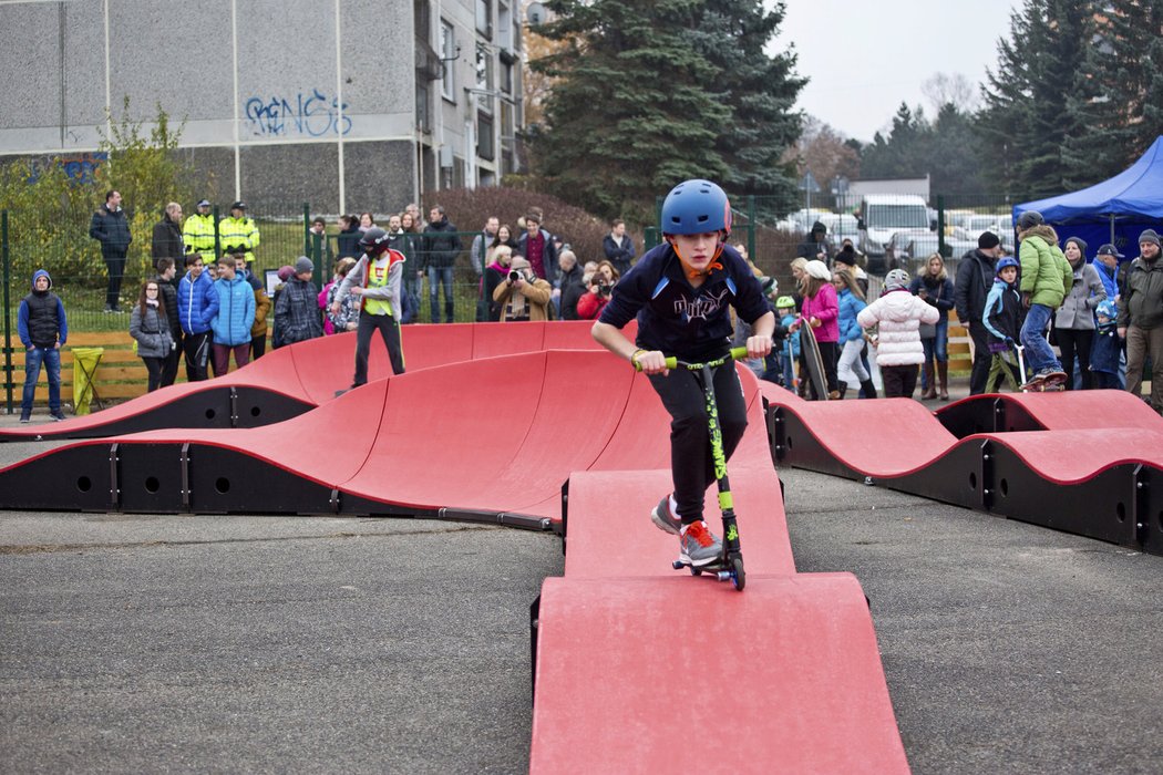 Pumptracková dráha na Praze 12 je určená i pro koloběžky