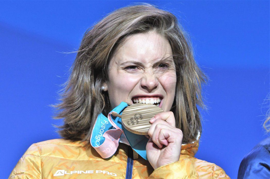Eva Samková prožívá chvíle štěstí s bronzovou olympijskou medailí