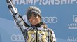 Ester Ledecká se raduje z triumfu v paralelním obřím slalomu na mistrovství světa