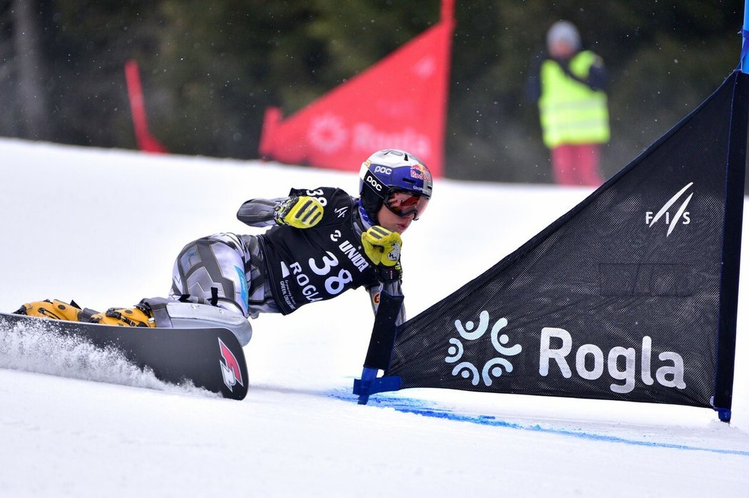 Ester Ledecká při svém návratu do snowboardového Světového poháru v Rogle