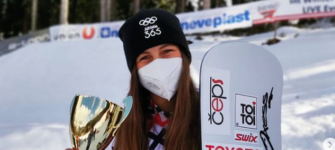 Teprve 18letá Sára Strnadová je velkou nadějí českého Snowboardcorssu