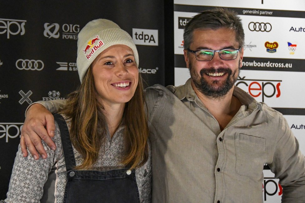 Česká snowboardistka Eva Adamczyková s trenérem Markem Jelínkem