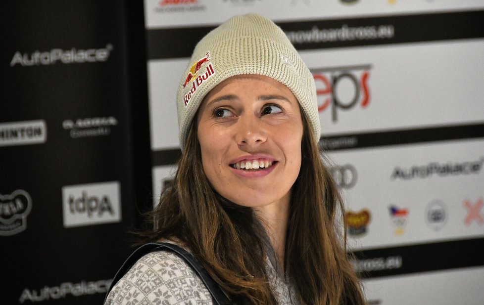 Největší úspěchy české snowboardistky mají fanoušci spojené se jménem Eva Samková. Po svatbě se ale rozhodla pro novou životní etapu s příjmením Adamczyková