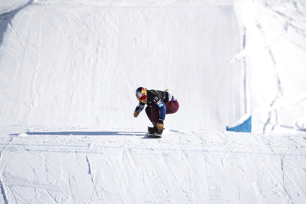 Snowboardcrossařka Eva Samková vyhrála druhý závod sezony Světového poháru v Cervinii a slaví celkově jedenácté vítězství v kariéře