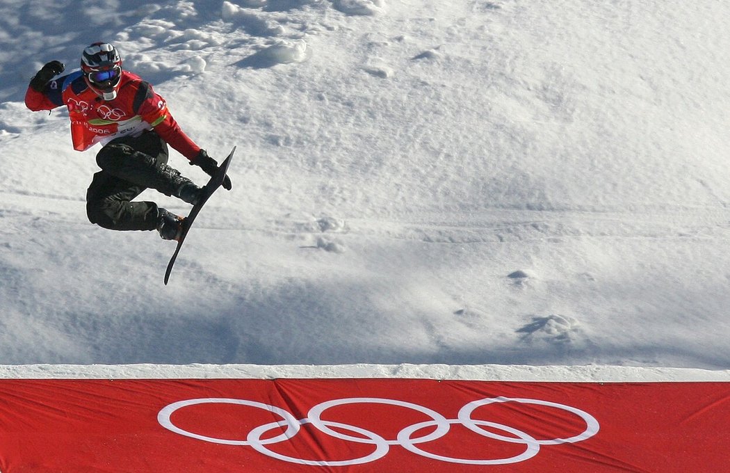 Olympijský medailista ve snowboardingu Radoslav Židek prožil pořádné drama. U obce Petrovice havaroval s malým letadlem, které spadlo přímo do stáje!