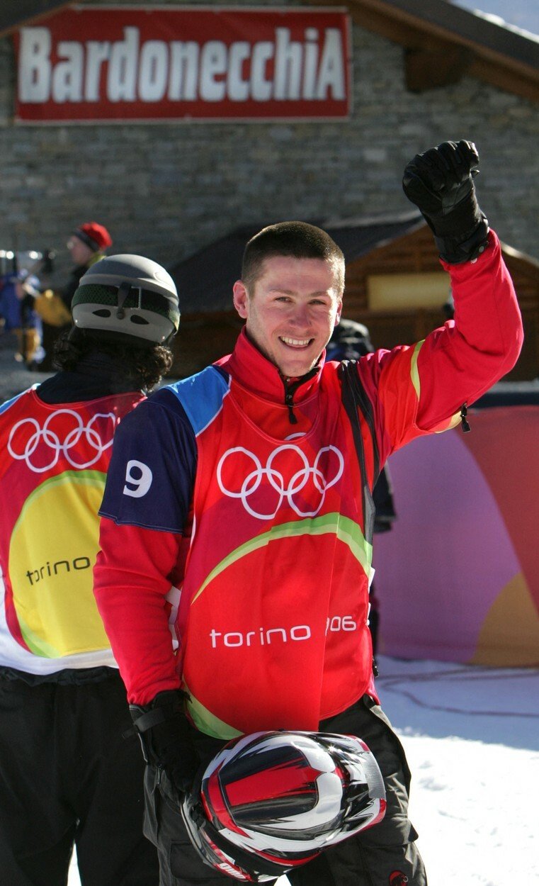Držitel olympijského stříbra ve snowboardingu Radoslav Židek prožil pořádné drama. U obce Petrovice havaroval s malým letadlem, které spadlo přímo do stáje!