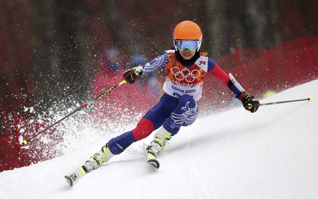 Vanessa Mae se při obřím slalomu několikrát málem nevešla do branek.