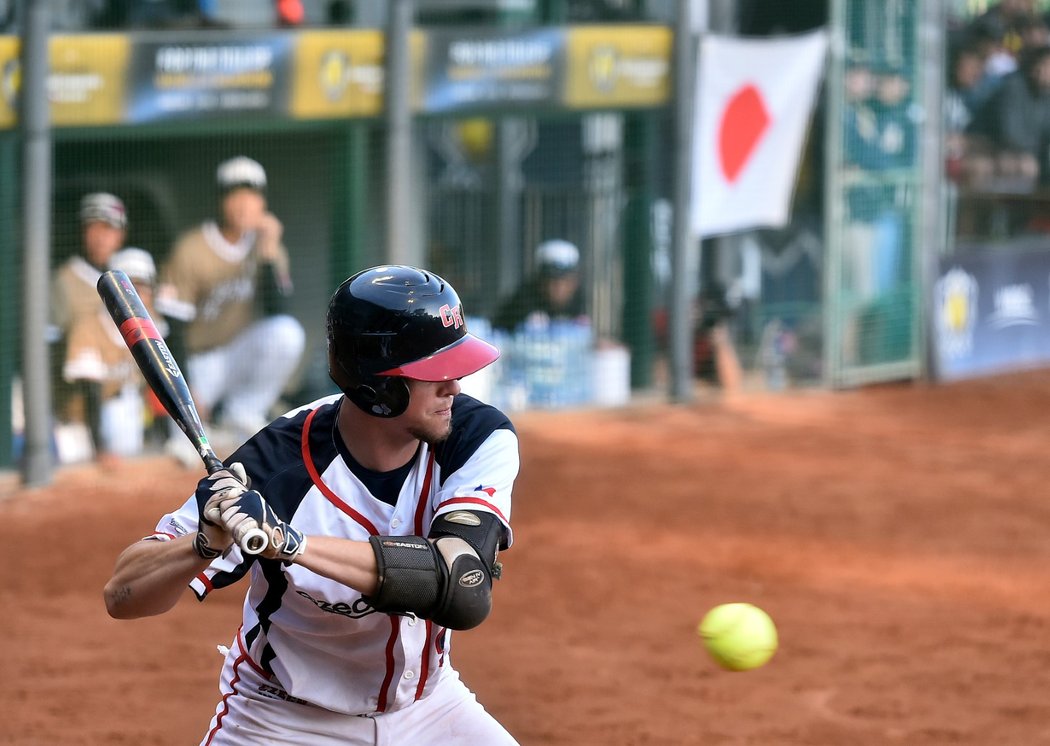 Čeští softbalisté vedli ve třetím zápase na domácím mistrovství světa nad Japonskem 3:0, favorit však otočil a vyhrál 4:3