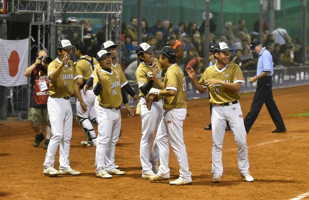 Čeští softbalisté vedli ve třetím zápase na domácím mistrovství světa nad Japonskem 3:0, favorit však otočil a vyhrál 4:3