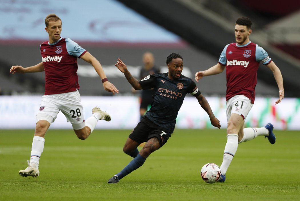 Tomáš Souček a Declan Rice si ve středu zálohy vyhoví