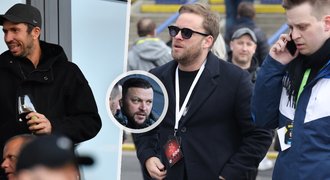 Osobnosti na derby: Štěpánek s vínem i elegán Prachař! Co fotbalové legendy? Osobnosti na derby: Štěpánek s vínem i elegán Prachař! Co fotbalové legendy?