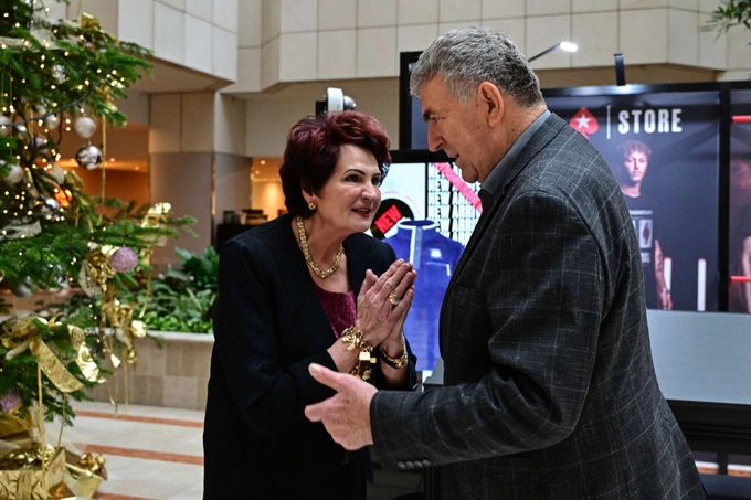 Zátopkova cena: legendami jsou Bugár a Fibingerová, Karel Vágner přinesl květiny Zátopkova cena: legendami jsou Bugár a Fibingerová, Karel Vágner přinesl květiny