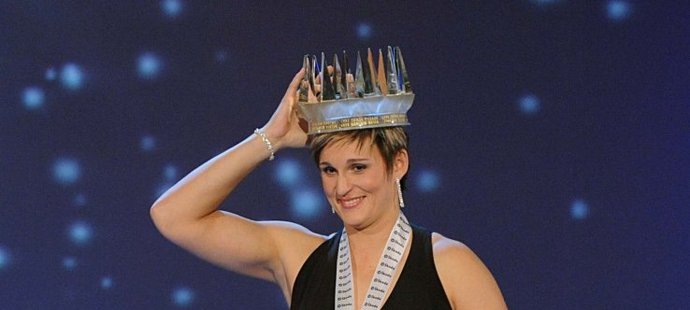 Barbora Špotáková s korunkou pro Sportovce roku.