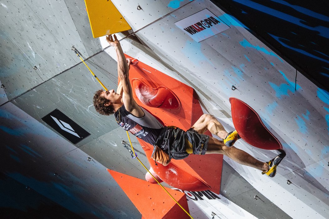 Adam Ondra ve finálových bojích na MS ve sportovním lezení